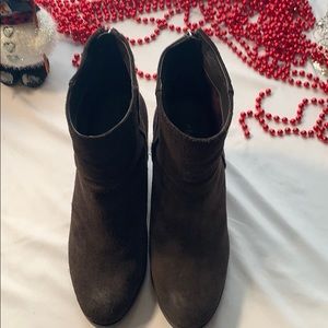 Brown suede Arturo Chiang size 8